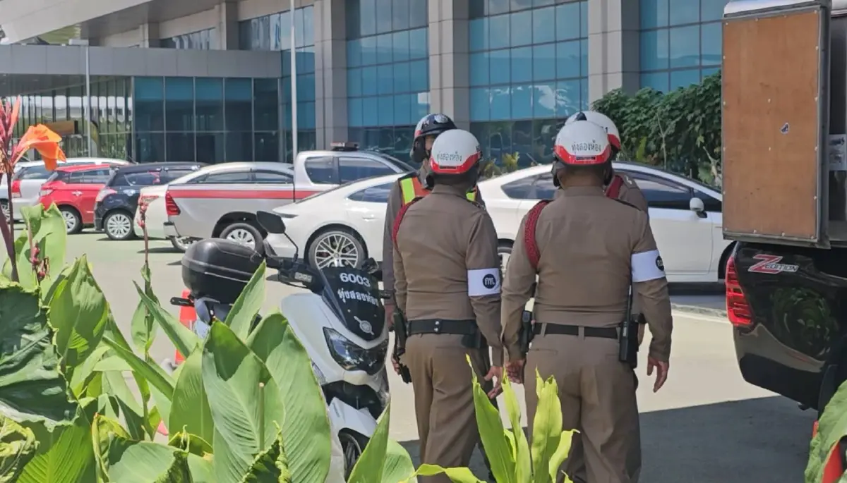 กกต. หอบเอกสาร 3 กล่อง ปม “พิธา” ถือหุ้นสื่อ ส่งศาลรัฐธรรมนูญแล้ว