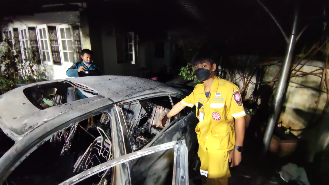 หญิงวัย 55 ดับข้างกองเพลิง เก๋งแอคคอร์ด ย่านบางเขน