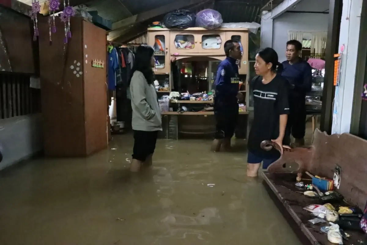 ฝนถล่มกาฬสินธุ์ ทำ "น้ำป่าภูพาน" ไหลทะลักท่วมนาข้าว - บ้านเรือน ปชช. ฉับพลัน