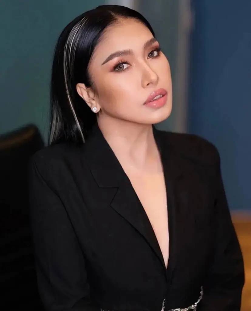 "เอ้ ชุติมา" แซะแรงสำนึกบุญคุณ! น้ำตาไหลเพื่อนสนิทกอดให้กำลังใจ (มีคลิป)