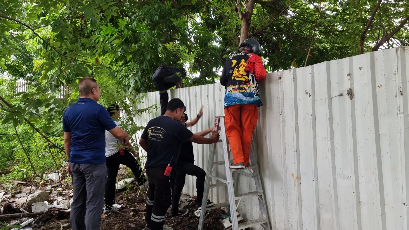 เปิดภาพวงจรปิด โจรบุกแทงบนคอนโด ยายวัย 65 ชี้ภาพคนร้าย ตร.จ่อหมายจับ