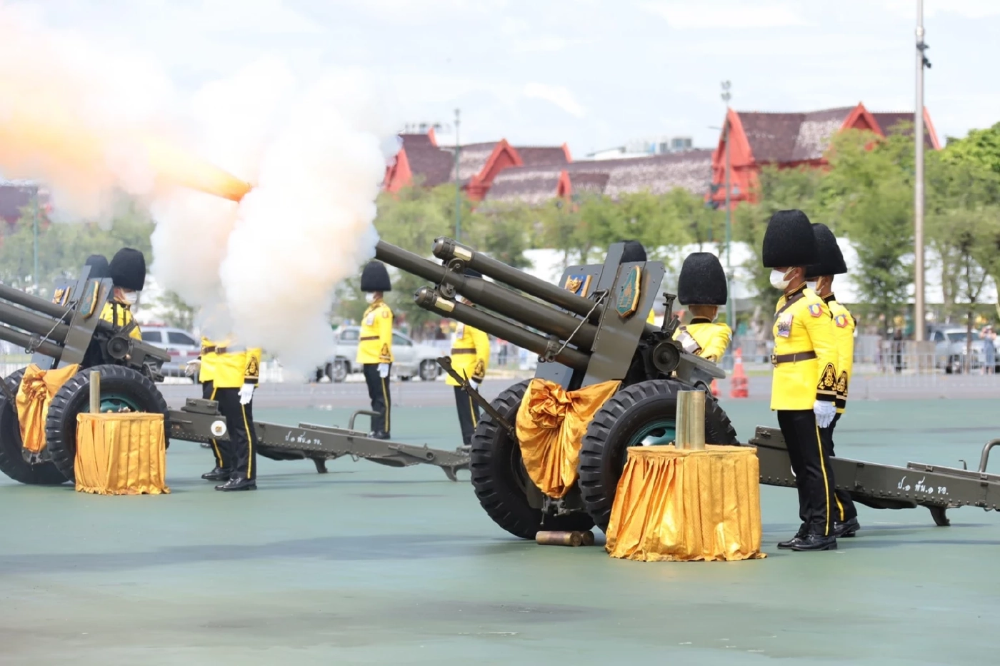 3 เหล่าทัพ ยิงสลุตหลวง 21 นัด เฉลิมพระเกียรติ พระบาทสมเด็จพระเจ้าอยู่หัว