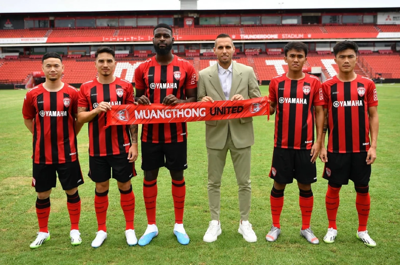 เมืองทองเปิดตัว 5 ผู้เล่นใหม่ "กัน-ธนวัฒน์" นำทัพ