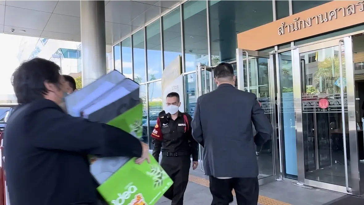 กกต. หอบเอกสาร 3 กล่อง ปม “พิธา” ถือหุ้นสื่อ ส่งศาลรัฐธรรมนูญแล้ว