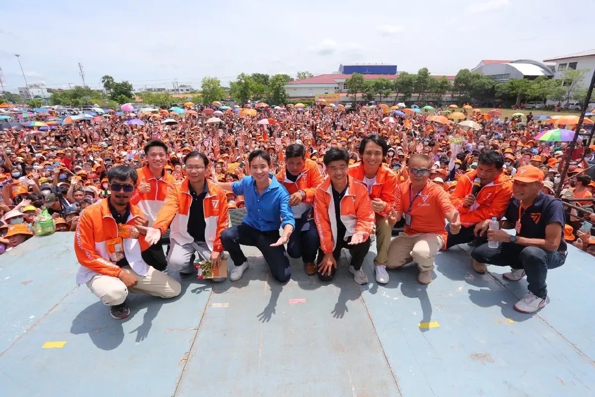 "พิธา" อ้อนชาวสุพรรณ ให้ไปบอก ส.ส.-ส.ว. ว่าไม่ได้โหวตให้ พิธา-ก้าวไกล แต่โหวตให้ระบอบประชาธิปไตย