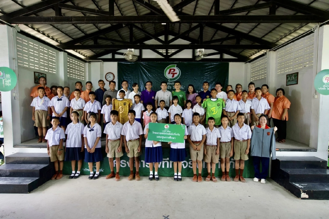 PTG ร่วมกับ ATLAS ENERGY ส่งต่อความสุขให้ชุมชน ด้วยกิจกรรม CSR กับโครงการ ‘พีที ค่ายอาสาทำจริงไม่ทิ้งกัน’ ตอกย้ำในการช่วยเหลือสังคม