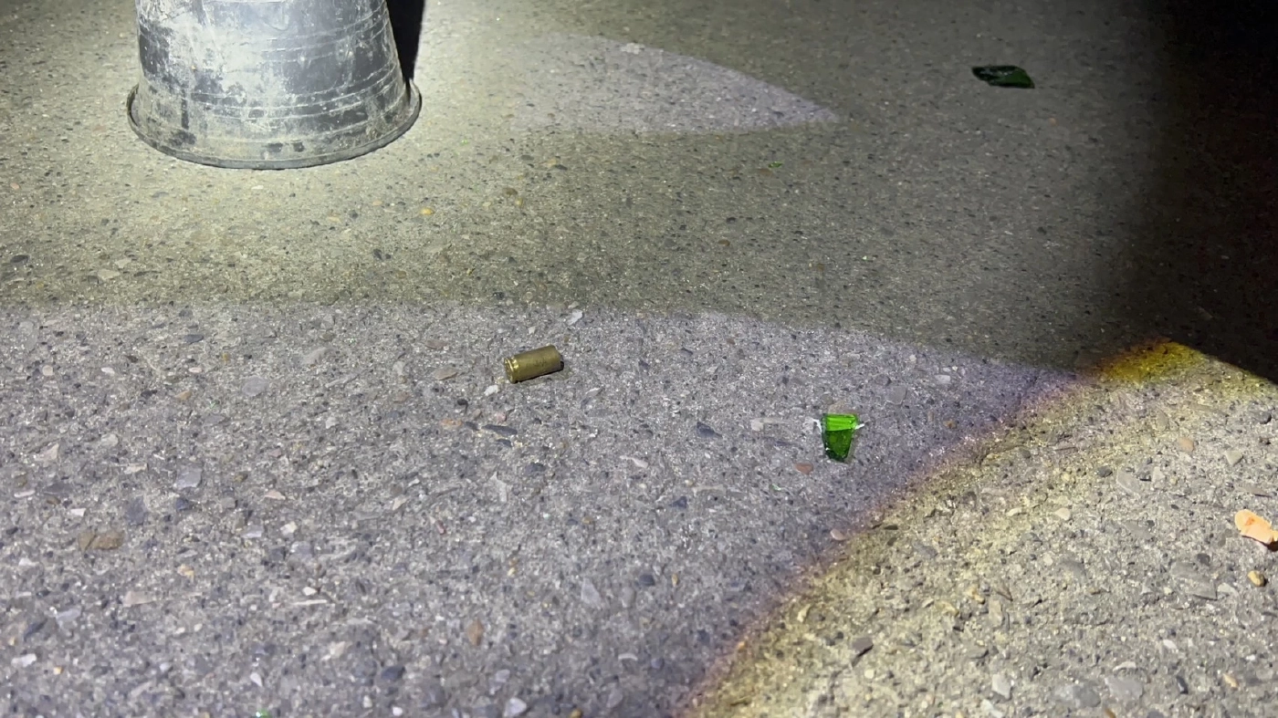 พ่อยกพวกเคลียร์แก๊งขี้เมา แกล้งลูกสาวจนหกล้ม บานปลายยิงสนั่น เจ็บ 3