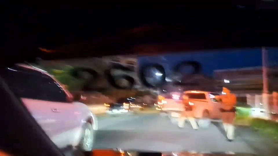 เปิดคลิป ไล่ล่าระทึก คาราวานขนแรงงานเถื่อน จับรถยนต์ได้ 2 หนีไป 4 คัน