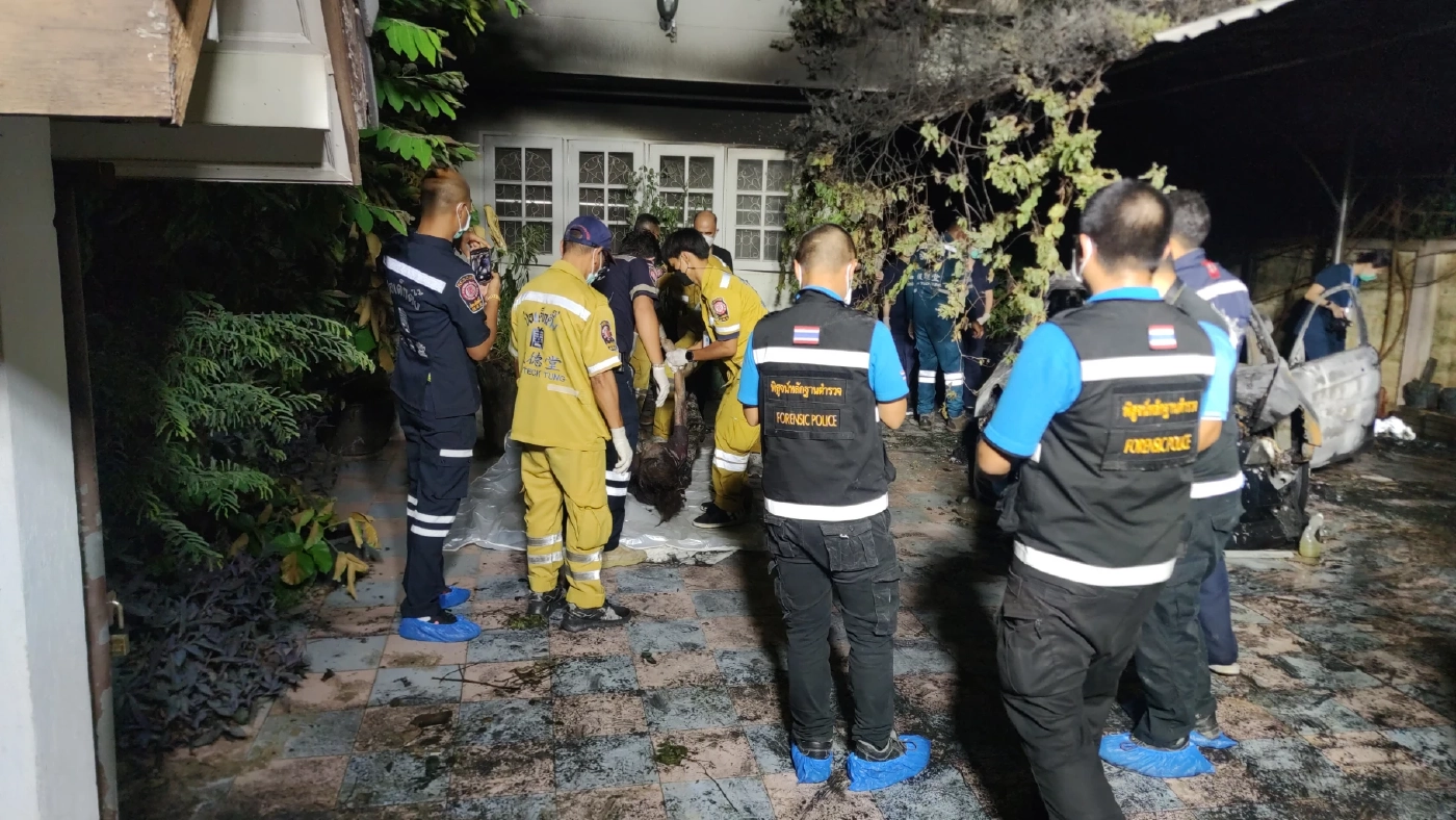 หญิงวัย 55 ดับข้างกองเพลิง เก๋งแอคคอร์ด ย่านบางเขน