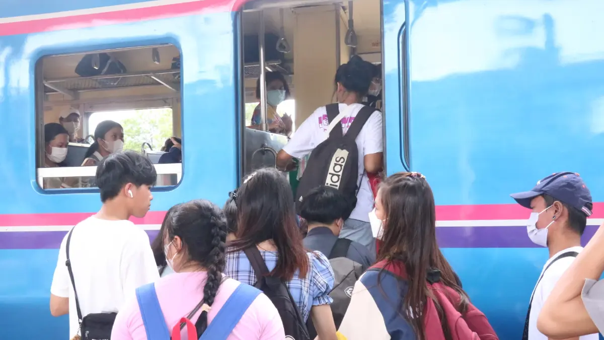 ขบวนรถไฟโคราชแน่น ประชาชนหนีรถติด"มิตรภาพ" กลับภูมิลำเนาช่วงวันหยุดยาว