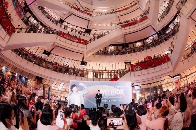 ยิ่งกว่าห้างแตก "แพทริค ณัฐวรรธ์" ปรากฎตัวพบแฟนๆแถลงข่าวงานมีตติ้ง