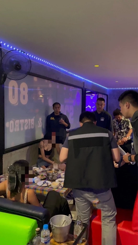 บุกช่วยเหยื่อสาววัย 17 ถูกใช้เป็นเด็กดริ๊งก์ ปรนเปรอชายหื่น "ร้านคาโอเกะ"