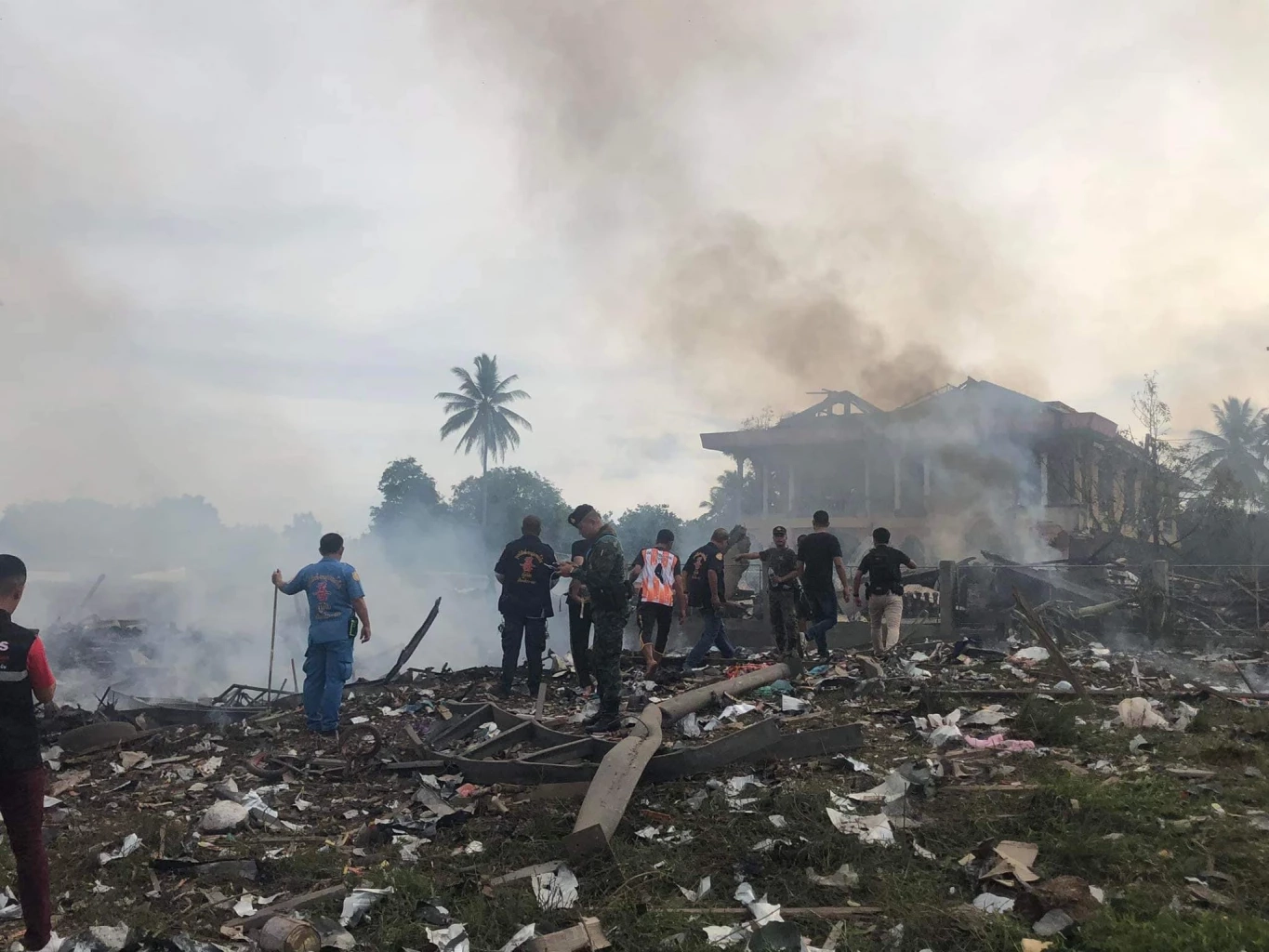 เปิดคลิปโกดังเก็บประทัดระเบิด พื้นที่ตลาดมูโนะ บ้านพังยับ 100 หลัง