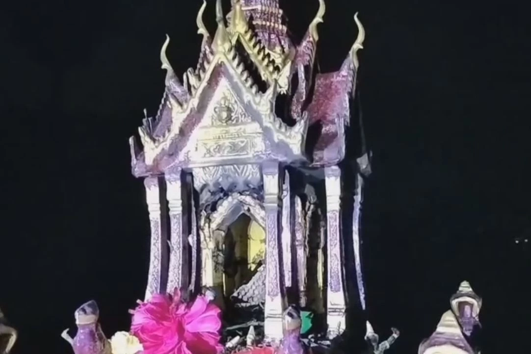 "ต่อหัวเสือ" ทำรังในศาลพระภูมิ ชาวบ้านหวั่นอันตราย แจ้งกู้ภัยช่วยกำจัด