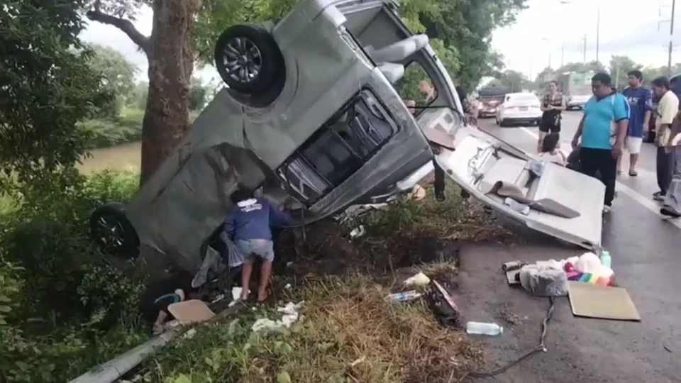 ชนสนั่นกลางสี่แยก! ไฟจราจรเป็นเหตุ โชว์ไฟเขียวทุกทาง บาดเจ็บ 9 ราย