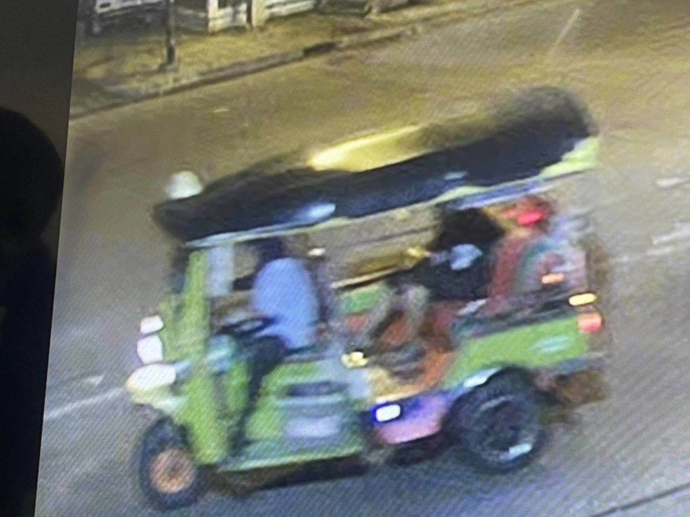 เปิดภาพวงจรปิด ไล่ล่าตามหา"รถตุ๊กๆ" ซิ่งชนหญิง 70 ปีหลบหนี แจ้งตร.คดีไม่คืบ