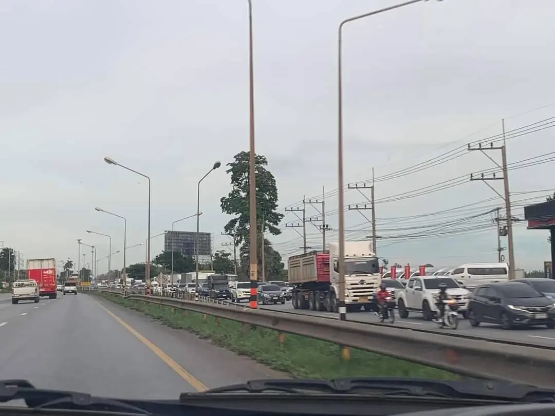 วันหยุดยาว แห่กลับภูมิลำเนา-ท่องเที่ยว "ถนนมิตรภาพ"จราจรหนาแน่น
