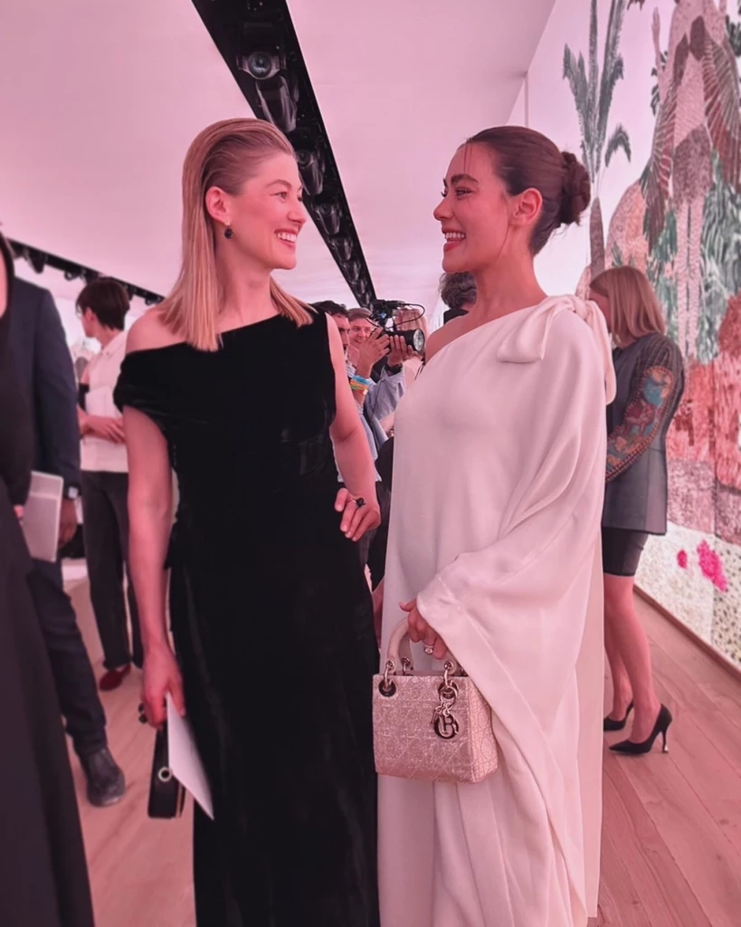 ออร่าเจ้าสาวมาก คิมเบอร์ลี่ ส่งตรงความงามจากปารีส  