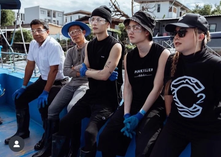 แจ็คสัน หวัง ไม่ได้มาเล่นๆ สู้แดด สู้ฝน ทุบสถิติเก็บขยะคลองลาดพร้าว (มีคลิป )