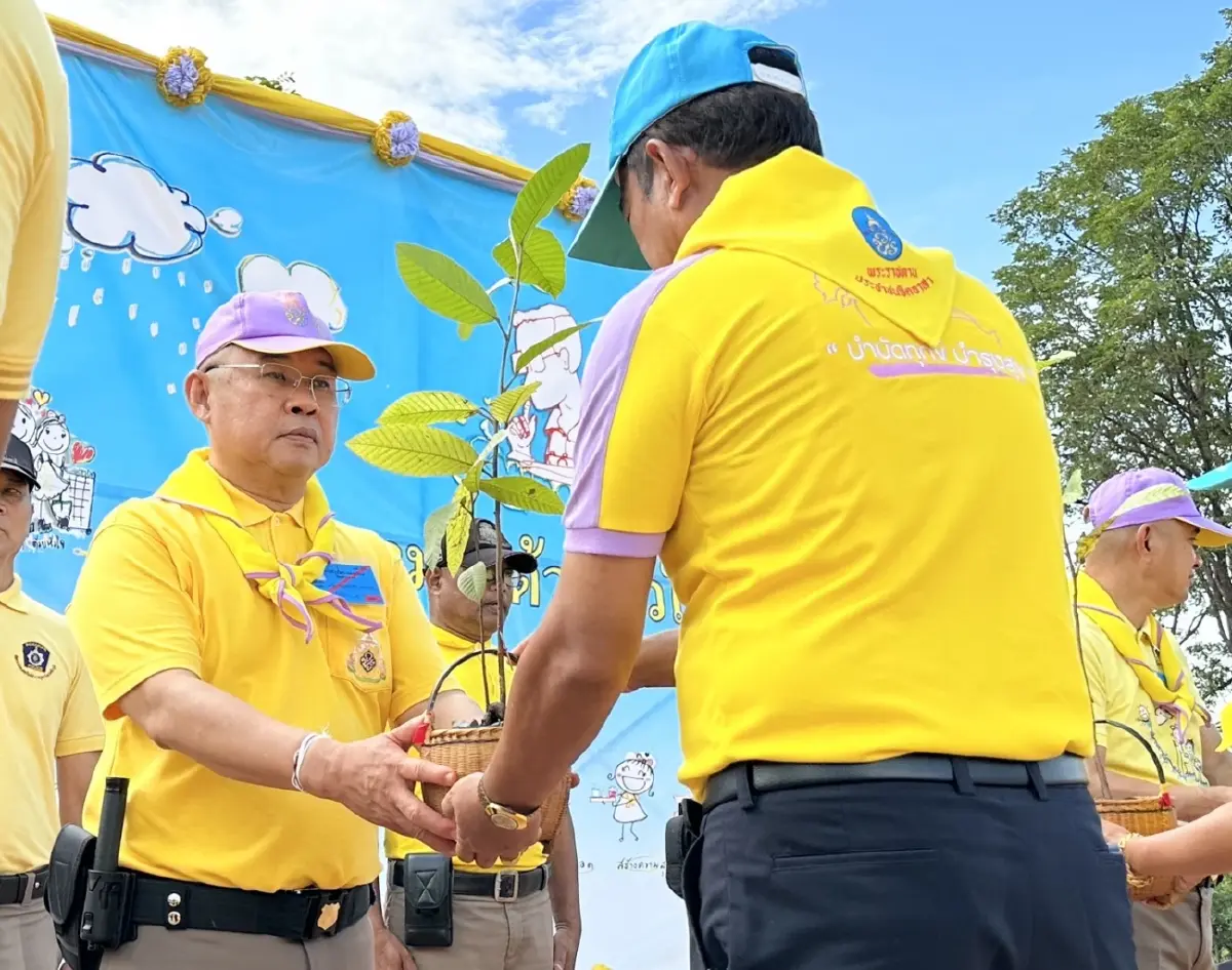 ผบ.ตร.นำชาวชัยภูมิ ปลูกป่าเฉลิมพระเกียรติฯ