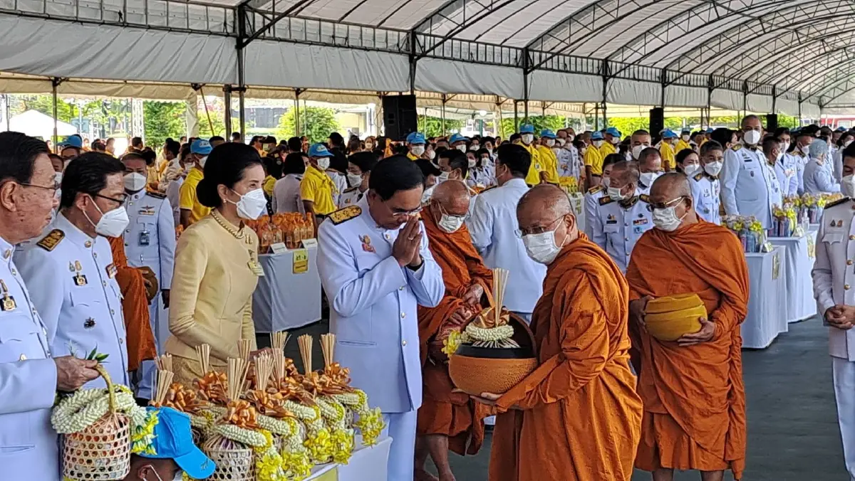 "บิ๊กตู่-ครม."พร้อมใจปัดตอบประเด็นการเมืองปม"ทักษิณ"