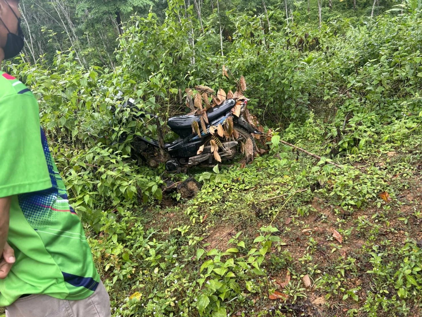 สุดเหี้ยม! พบร่างถูกสังหารหมู่ 4 ศพ กลางป่ายางที่ชุมพร