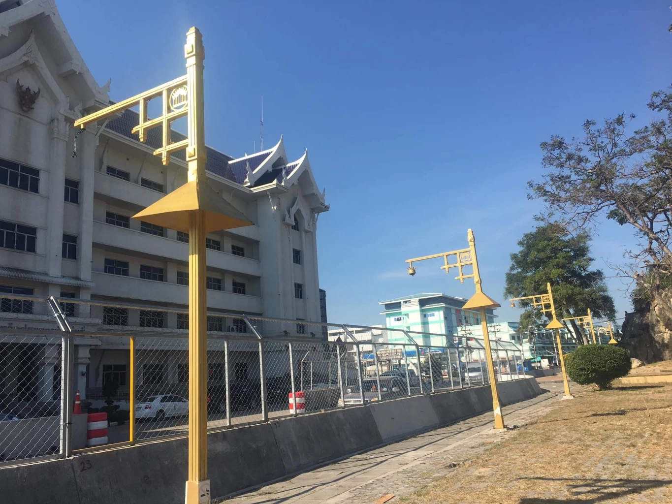 มหากาพย์! อดีต ส.ท.ประจวบฯ 3 สมัย ยันเทศบาลไม่เคยรับมอบเสาไฟสับปะรด