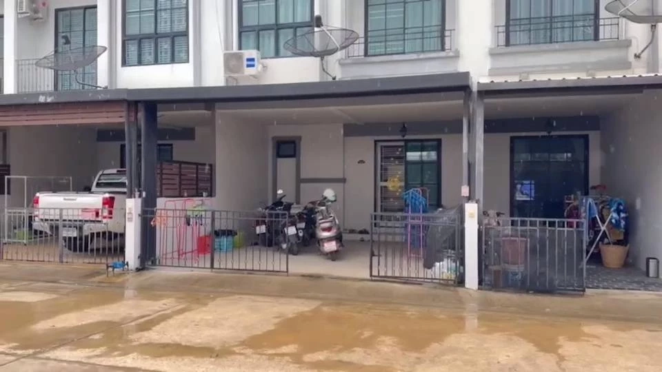 บริเวณหน้าบ้านที่เกิดเหตุ