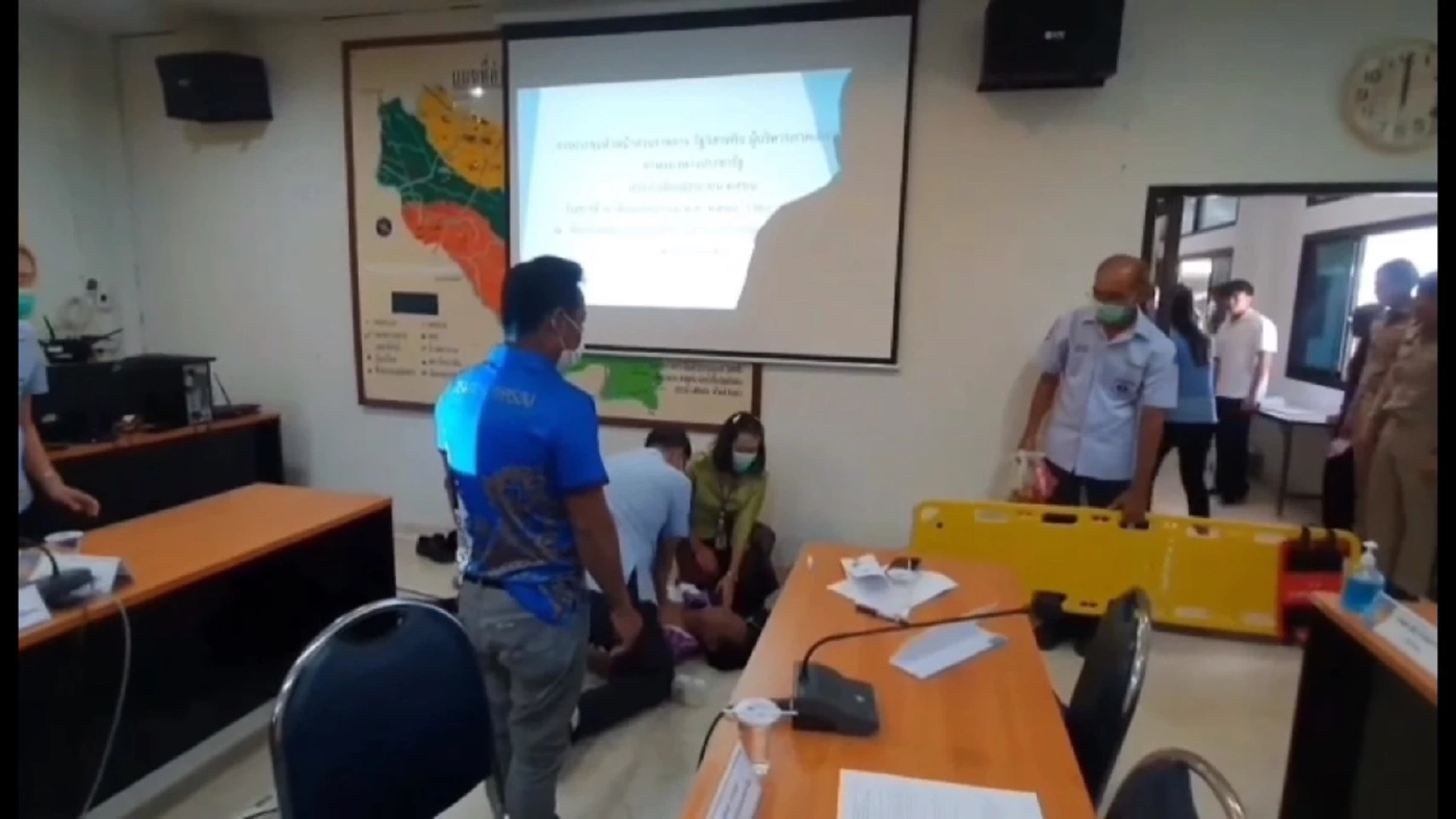 อดีต ผอ.โรงเรียน วูบหมดสติ กลางที่ประชุม อ.แปลงยาว ล่าสุดปลอดภัยแล้ว