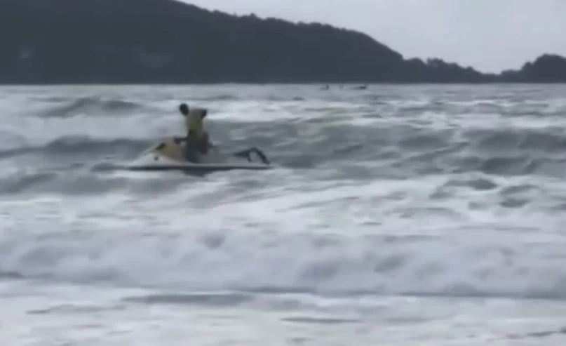 ระดมค้นหา นทท.ชาวเซเนกัล ฝ่าธงแดงลงเล่นน้ำทะล หาดฟรีดอม ก่อนจมหาย