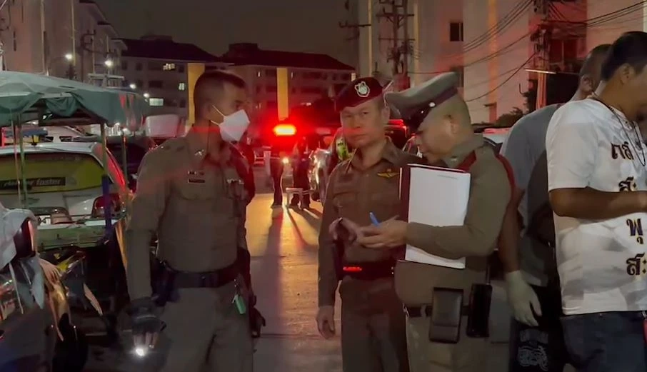 พ่อยกพวกเคลียร์แก๊งขี้เมา แกล้งลูกสาวจนหกล้ม บานปลายยิงสนั่น เจ็บ 3