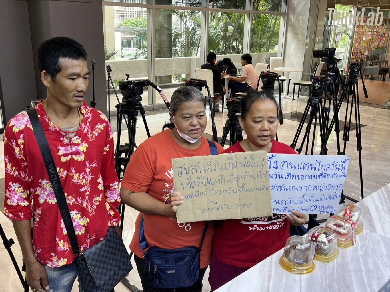 ด้อมโทนี่ ร่วมอวยพรวันคล้ายวันเกิด ทักษิณ ชินวัตร