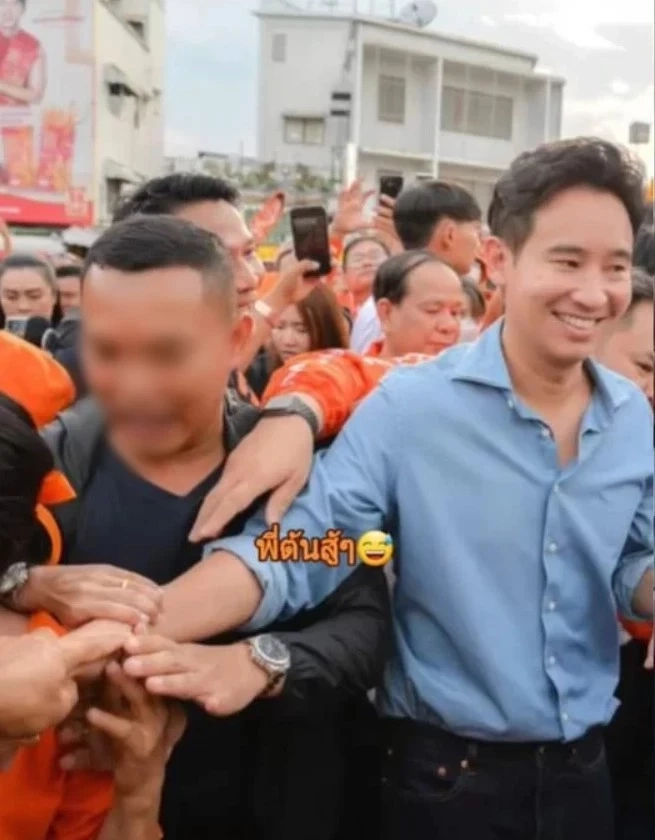 สนั่นโซเชียล "บอร์ดี้การ์ด "พิธา" ถูกขุดประวัติฉาว สั่งหยุดปฏิบัติหน้าที่แล้ว