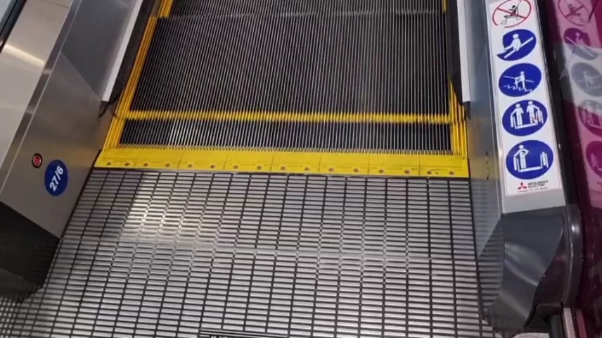 เปิดคลิป เกิดเหตุบันไดเลื่อนห้างดัง ดูดรองเท้าแตะหนุ่ม หวิดซ้ำรอยดอนเมือง