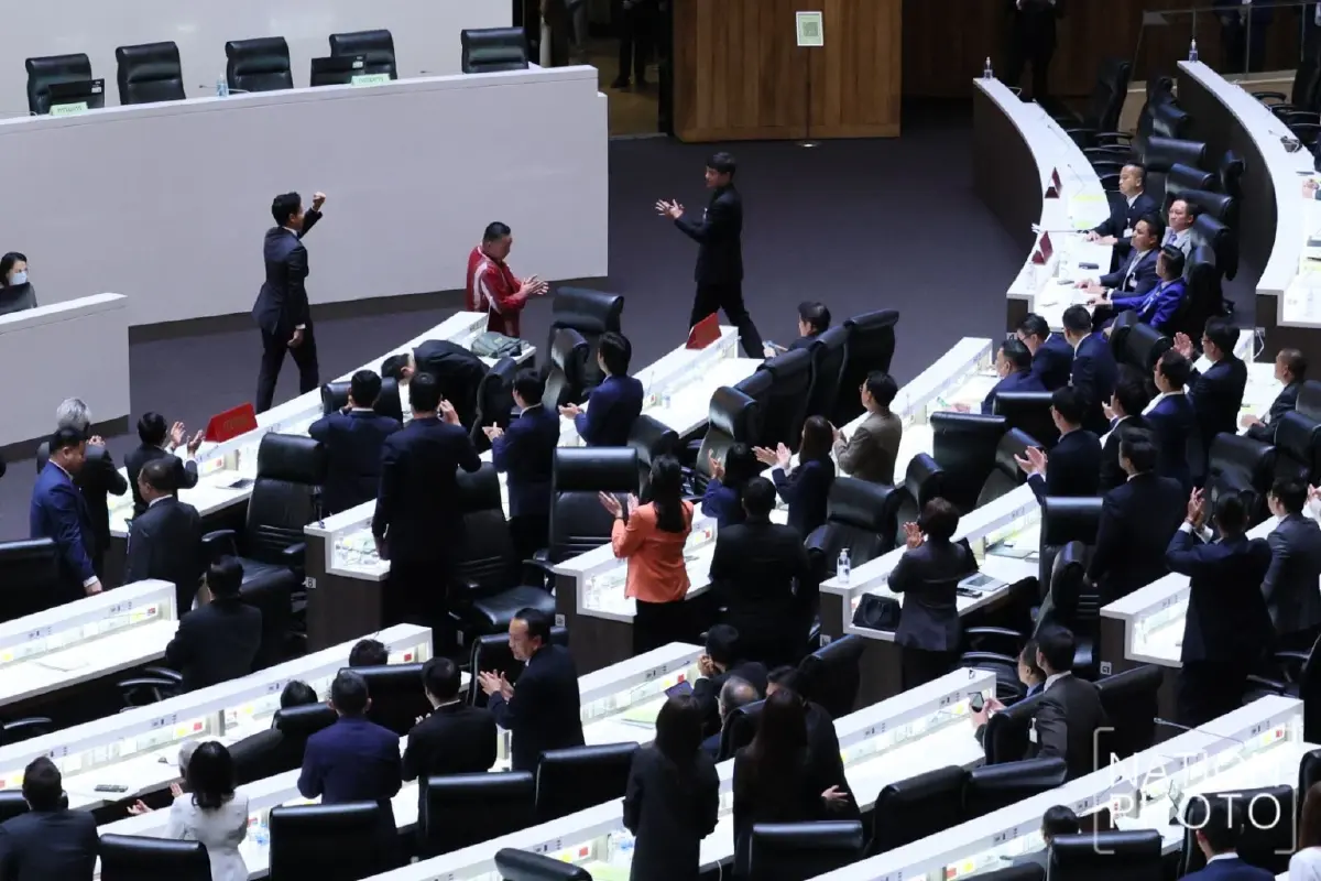 "เพื่อไทย"- นายใหญ่ ล้มกระดาน ยื่นเงื่อนไข "เศรษฐา" ปล่อยมือ"ก้าวไกล"