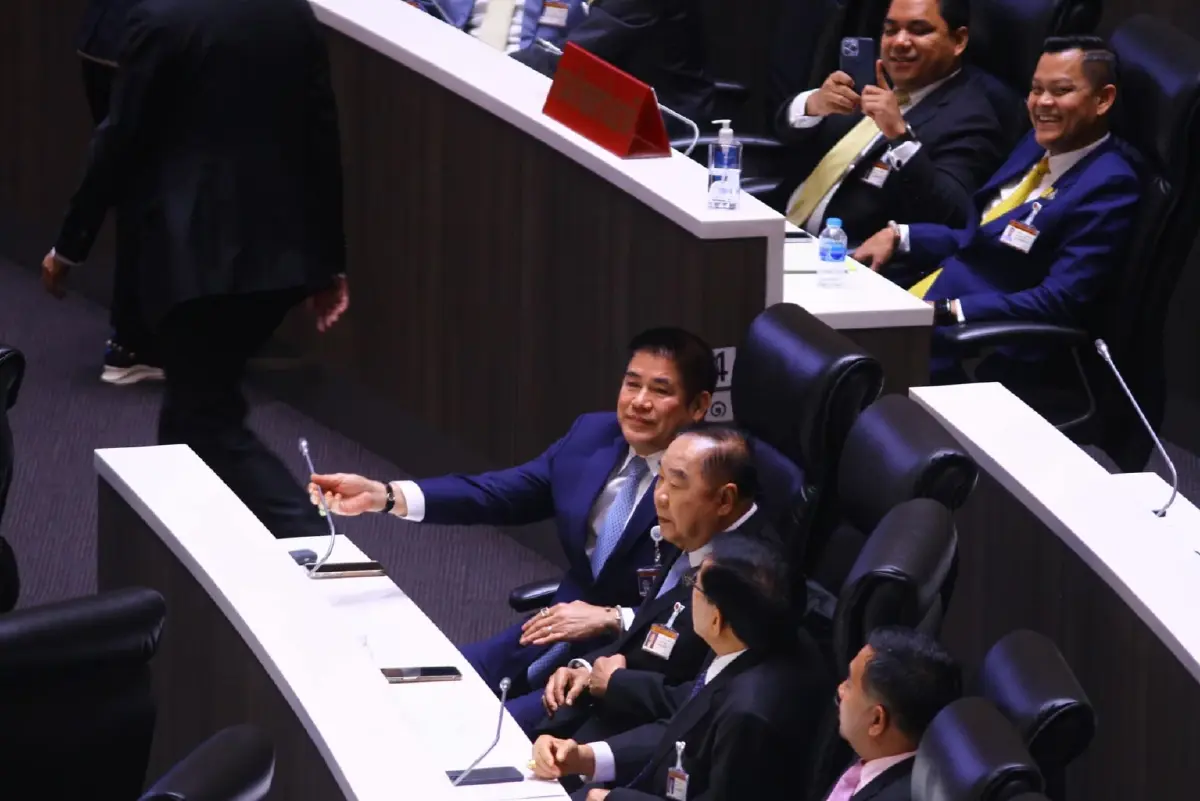 สวนเจ็บ! "อนุสรณ์" เหน็บ "นิพิฏฐ์" อะไรดลใจให้ย้ายข้างอยู่พรรคสืบทอดอำนาจ