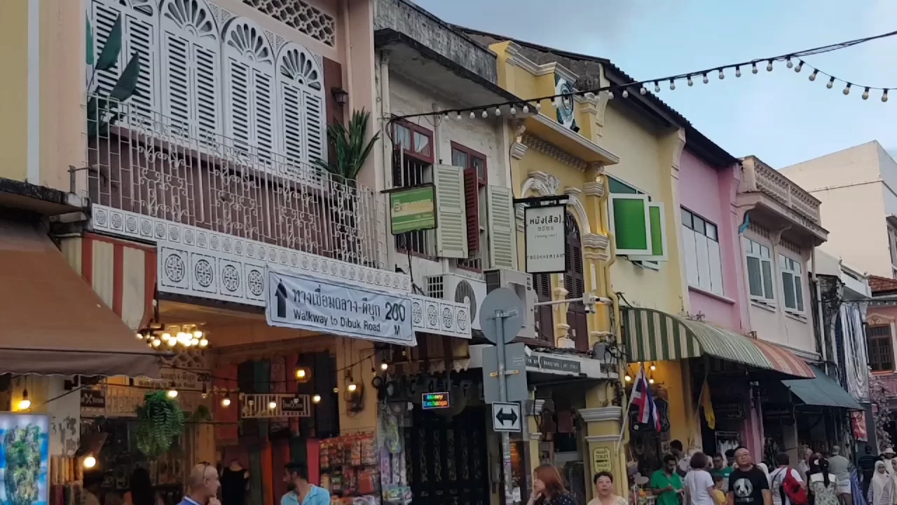 ท่องเที่ยวหยุดยาวภูเก็ตคึกคัก โดยเฉพาะย่านเมืองเก่า คาดเงินสะพัด 2.2 พันล.