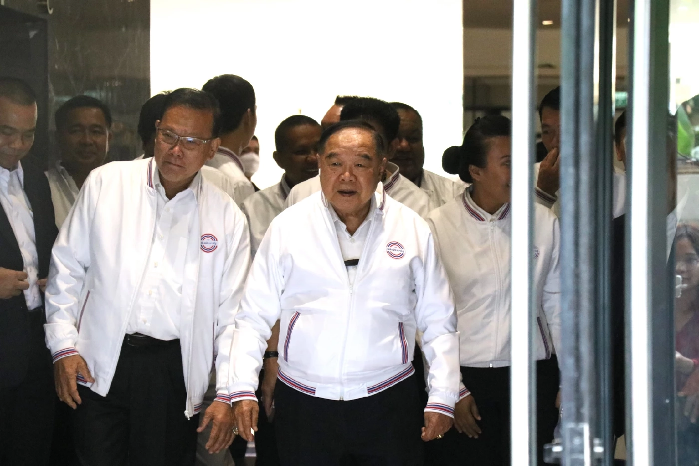 "ก้าวไกล"หวงก้าง-ปั่นรัฐบาลข้างน้อยสรุปเข้าทางใคร?