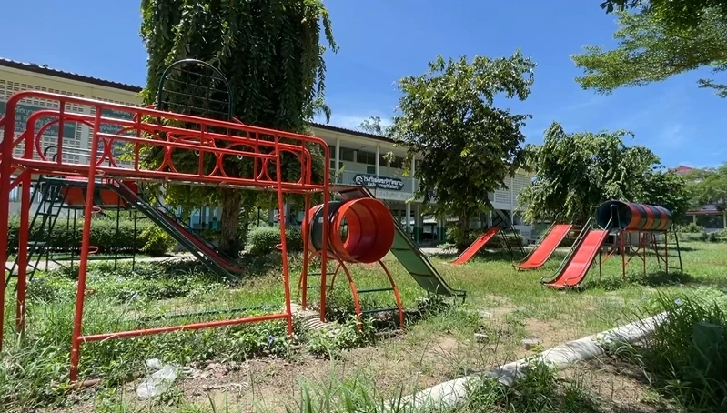 ตร.แจ้งข้อหาหนัก ผอ.โรงเรียนอ่างทอง อิมพอร์ตเด็กต่างด้าว 126 คน มาเรียน