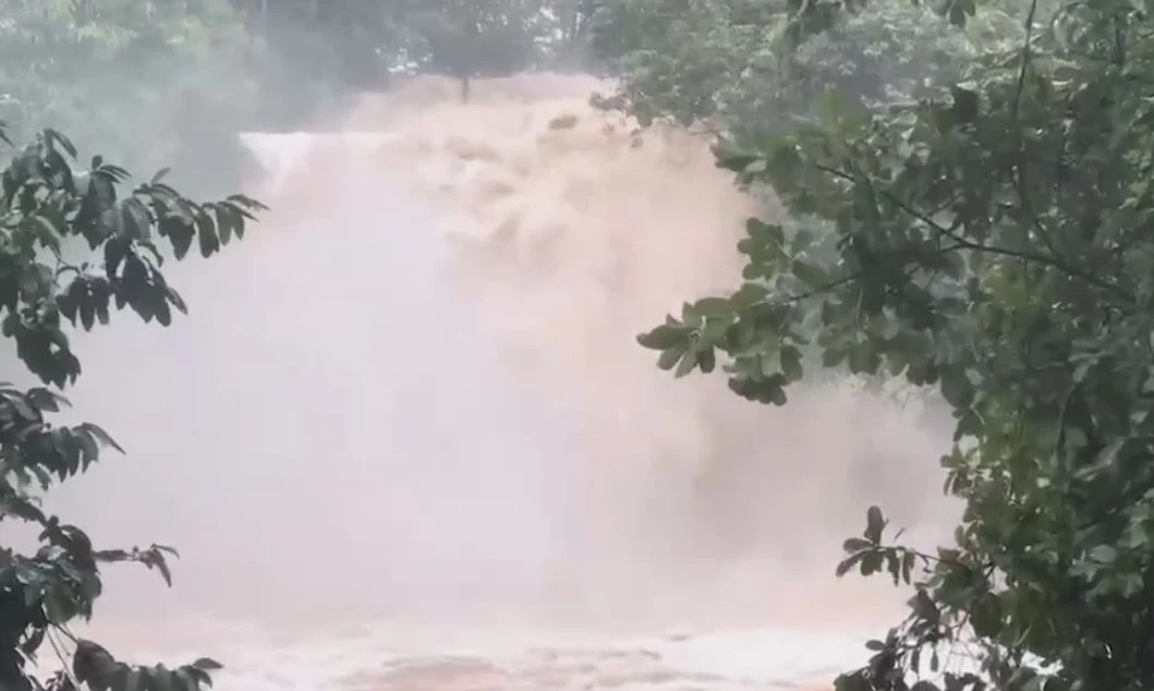 น้ำท่วมตรังเริ่มคลี่คลาย ชาวบ้านเร่งสำรวจความเสียหาย