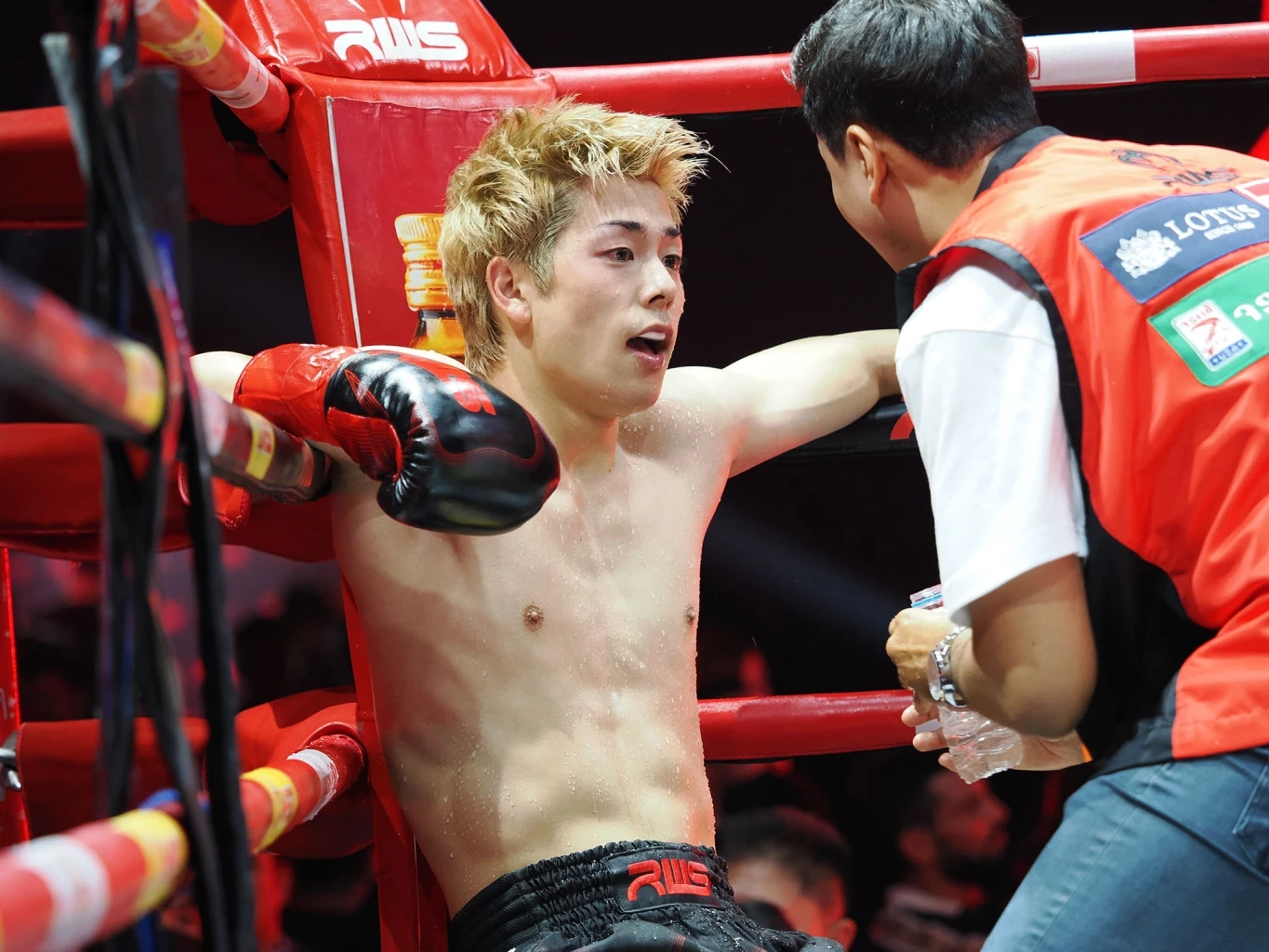 ประมวลภาพ "โจ๊กเกอร์" สุดอึด "โคตะ" ทุบไม่ลงจนชกครบ 3 ยก ศึกมวย RWS