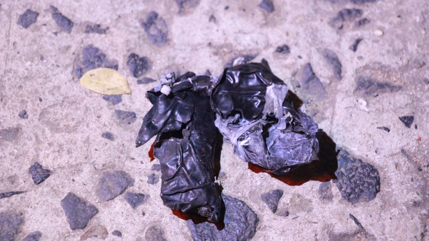 ดุมาก! แก๊งโจ๋นับสิบ ปาระเบิด ยิงใส่ 3 วัยรุ่น ขณะกลับเที่ยวงานแห่เทียน