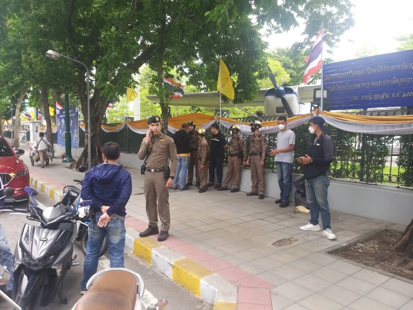 ตร.บางซื่อรวบ "แก๊งเคาะกระจก" รอบขนส่งฯ อันตรายเสี่ยงอุบัติเหตุ