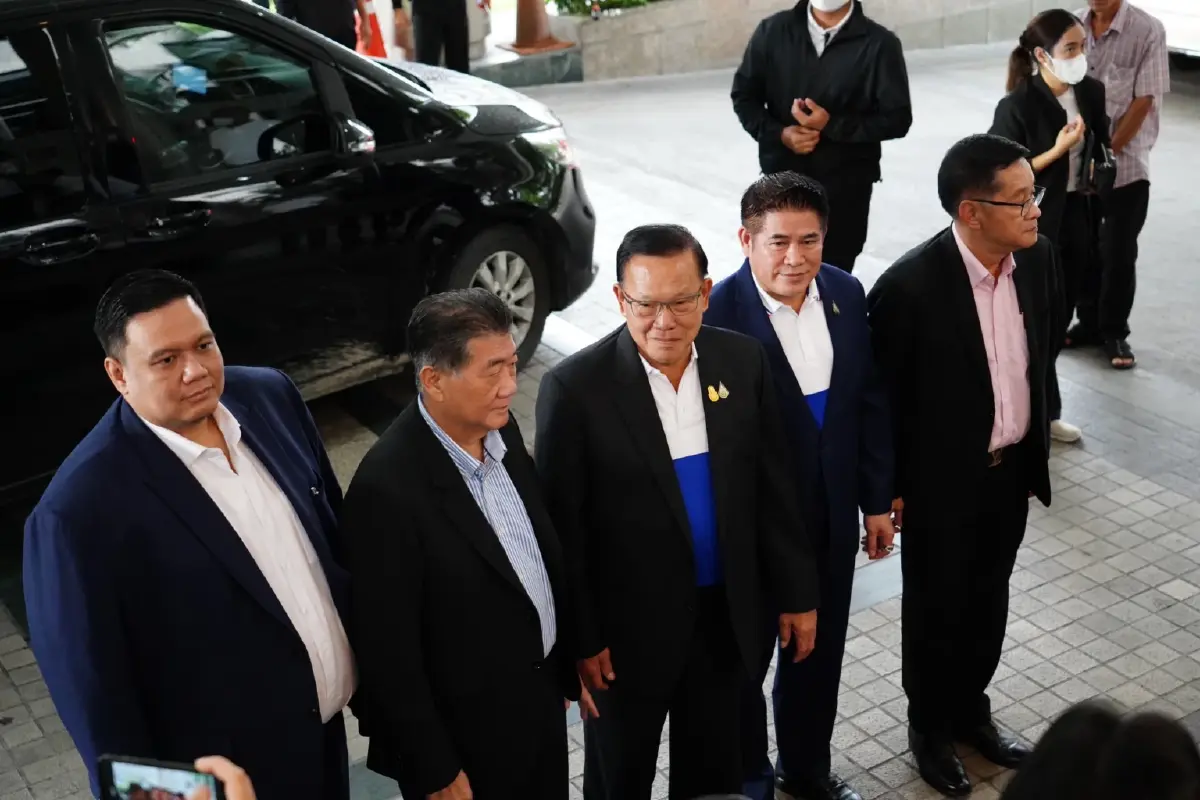 สันติ-ธรรมนัส หารือกับพรรคเพื่อไทย