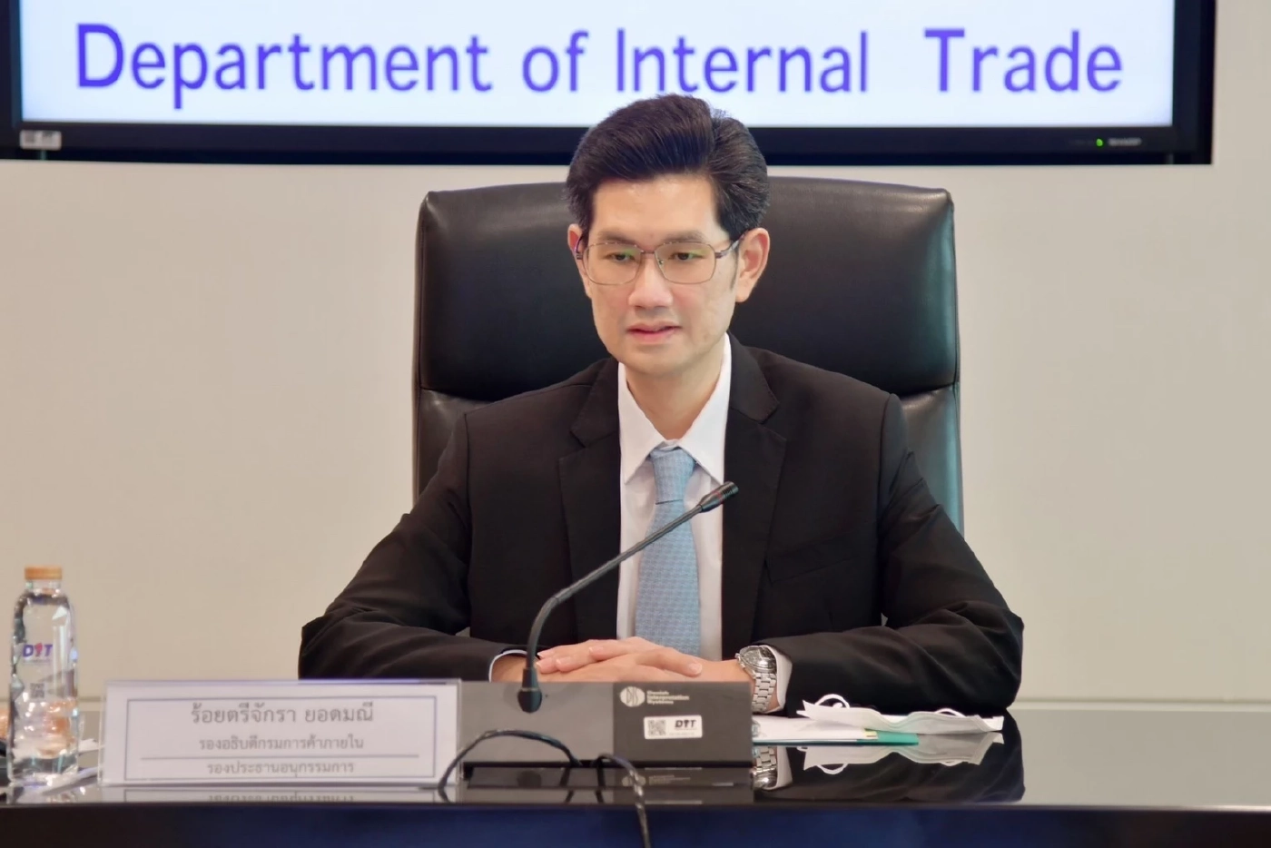 ร้อยตรีจักรา ยอดมณี รองอธิบดีกรมการค้าภายใน 