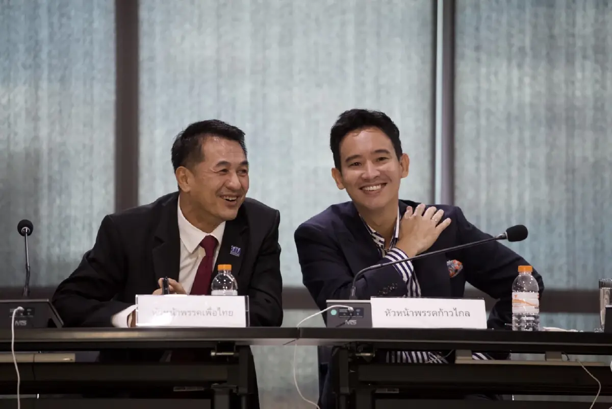 บรรยากาศการประชุม 8 พรรคร่วม  ที่พรรคก้าวไกล  