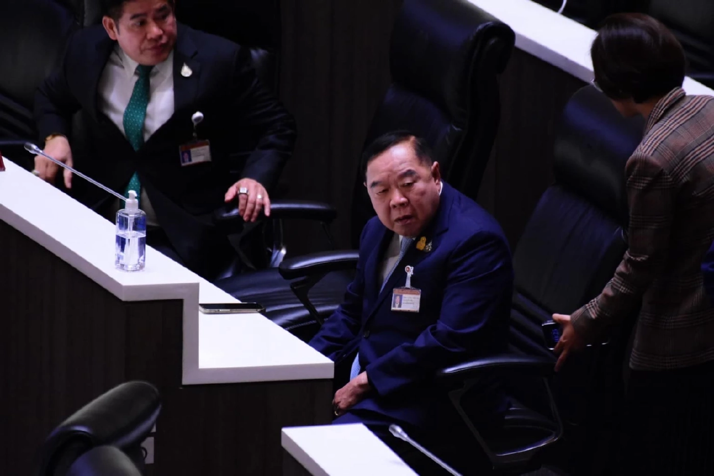 "ธรรมนัส" ยัน "บิ๊กป้อม" ทำหน้าที่ ส.ส.เต็มที่ โต้ ไม่ได้นั่งหลับในสภาฯ (คลิป)