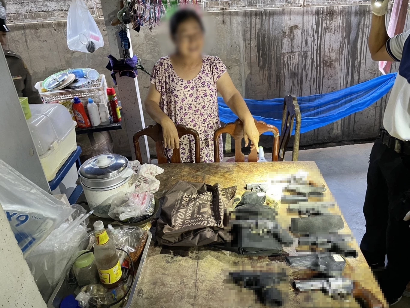 บุกรวบ 2 ตัวการเครือข่ายหลอกดาวน์รถป้ายแดง ส่งขายเมียนมา