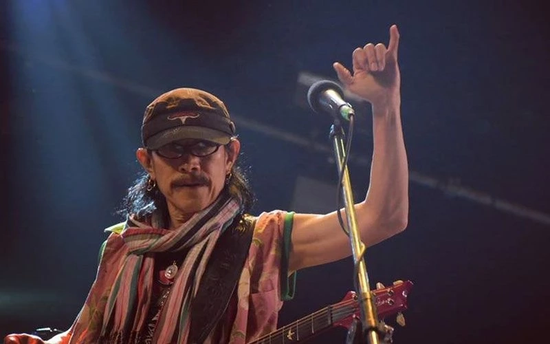 ซัดแรง "น้าแอ๊ด" แขวะวงในการเมือง ปลุกใจคนไทยต่างได้แต่อย่าแตกแยก (มีคลิป)