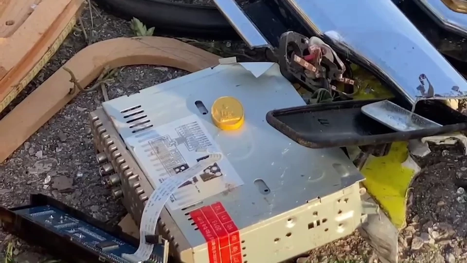 เปิดคลิปสุดสลด รถยนต์แม่บ้าน เลี้ยวตัดหน้ารถตู้กู้ชีพฯ ชนสนั่นร่างปลิวดับ